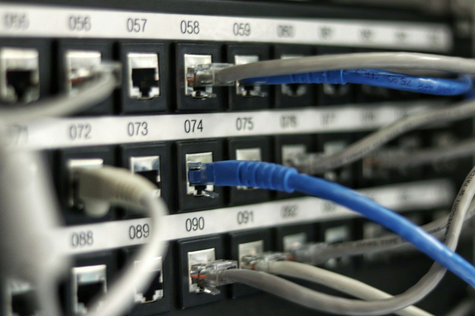 Cloudflare 2025年11月18日重大故障分析：Bot Management 配置文件引发的全球性中断